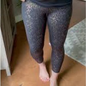 Zyia Black Rose Gold Flake Light n Tight Hi-Rise 7/8 Leggings